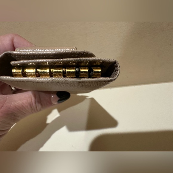 Prada Bow Saffiano Keyholder - Picture 10 of 11